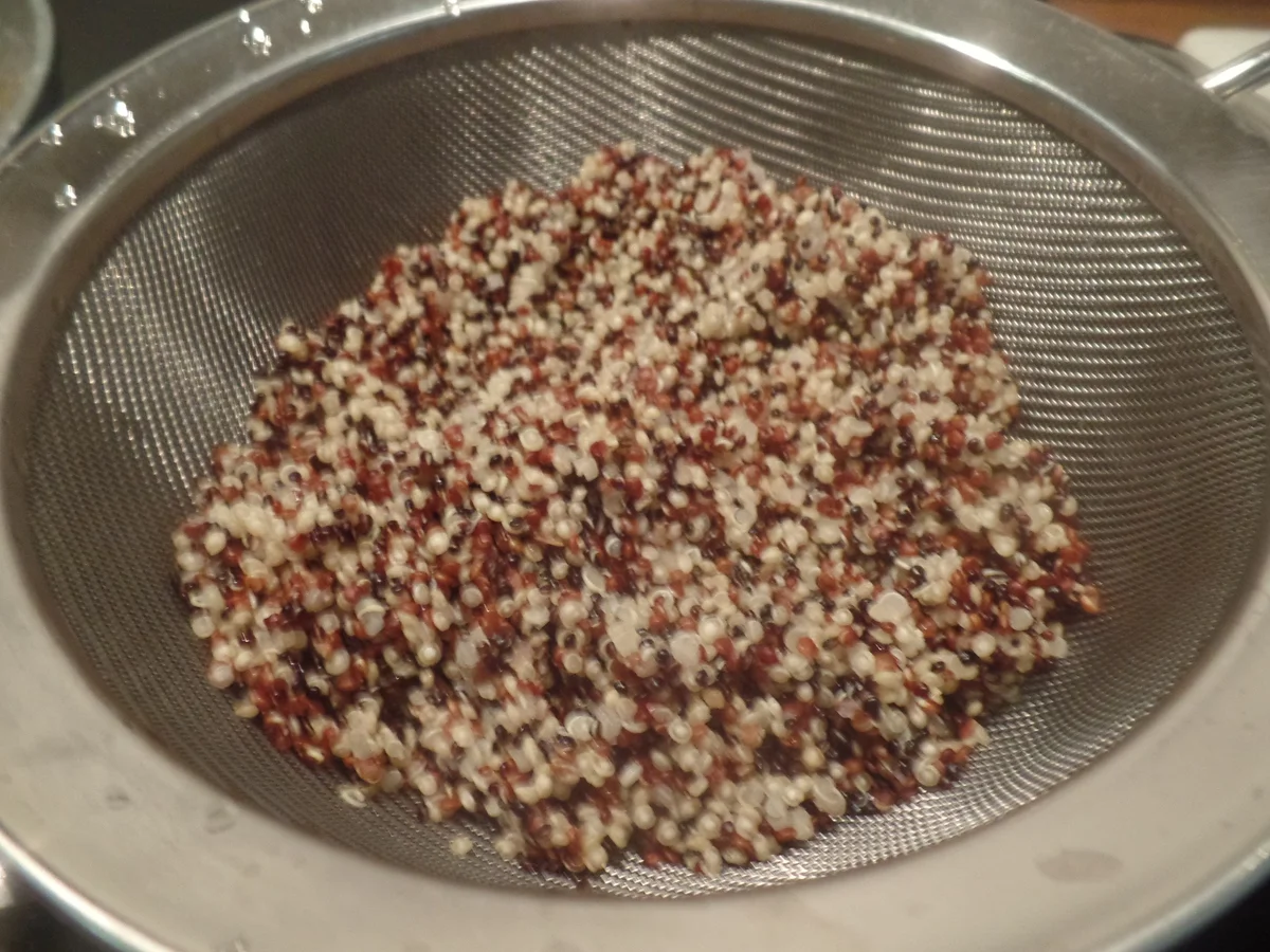 Ananashähnchen auf Quinoa-Tricolore mit Gurkensalat - Rezept - Bild Nr. 7806