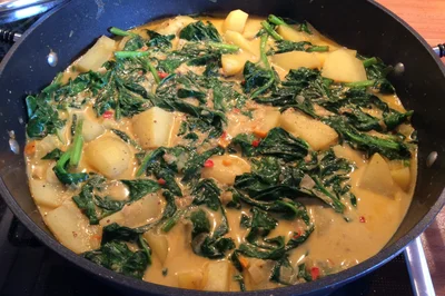 Kartoffelcurry mit frischem Spinat, leicht scharf - Rezept - Bild Nr. 7820