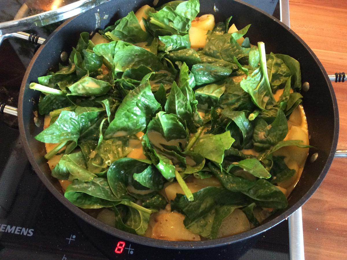 Kartoffelcurry mit frischem Spinat, leicht scharf - Rezept - kochbar.de