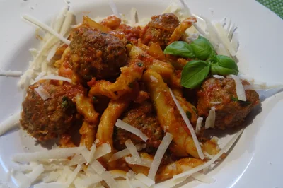 Strozzapreti con Polpette al sugo di pomodori - Rezept - Bild Nr. 7823