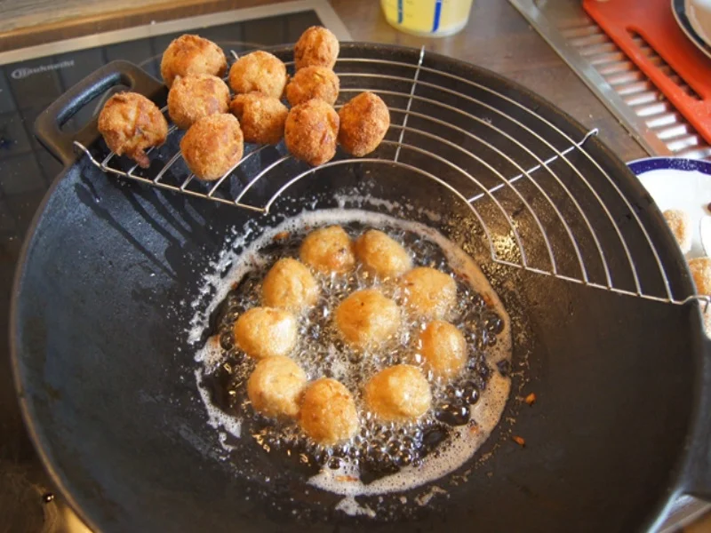 Pikante Mettbällchen mit Gemüse-Curry im Wok und Basmatireis - Rezept - Bild Nr. 7829