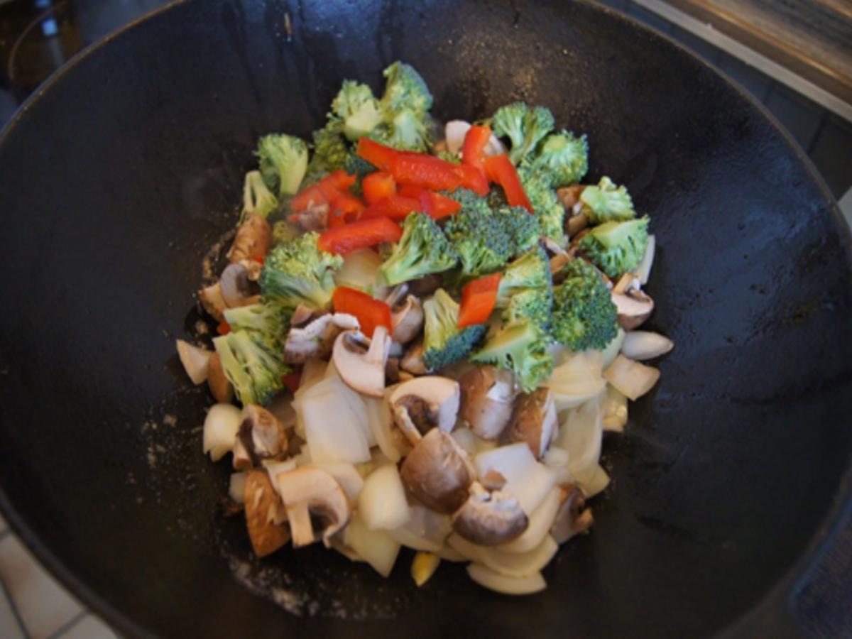 Pikante Mettbällchen mit Gemüse-Curry im Wok und Basmatireis - Rezept - Bild Nr. 7835