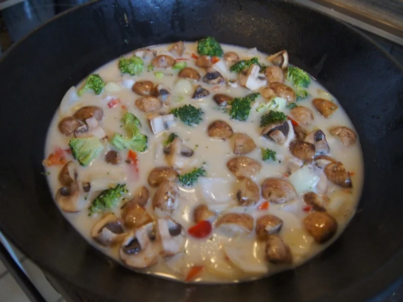 Pikante Mettbällchen mit Gemüse-Curry im Wok und Basmatireis - Rezept - Bild Nr. 7838