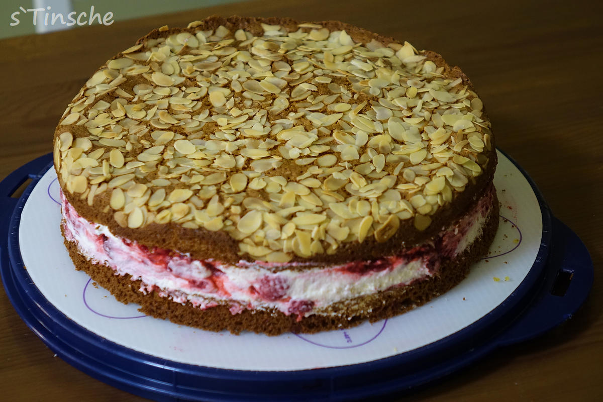 Pistazien-Himbeer-Sahne-Torte - Rezept - Bild Nr. 7857