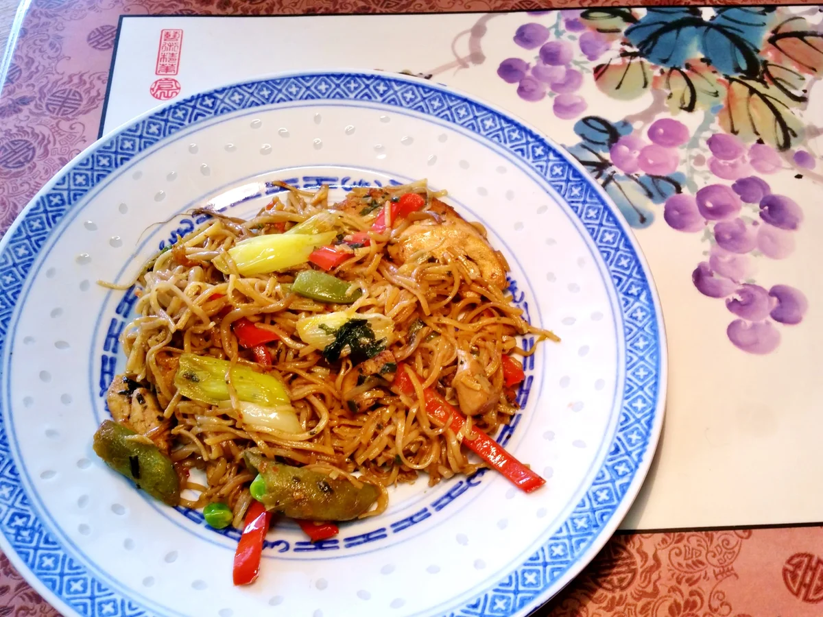 Gebratene Nudeln mit Hähnchenbrust - Rezept - Bild Nr. 2