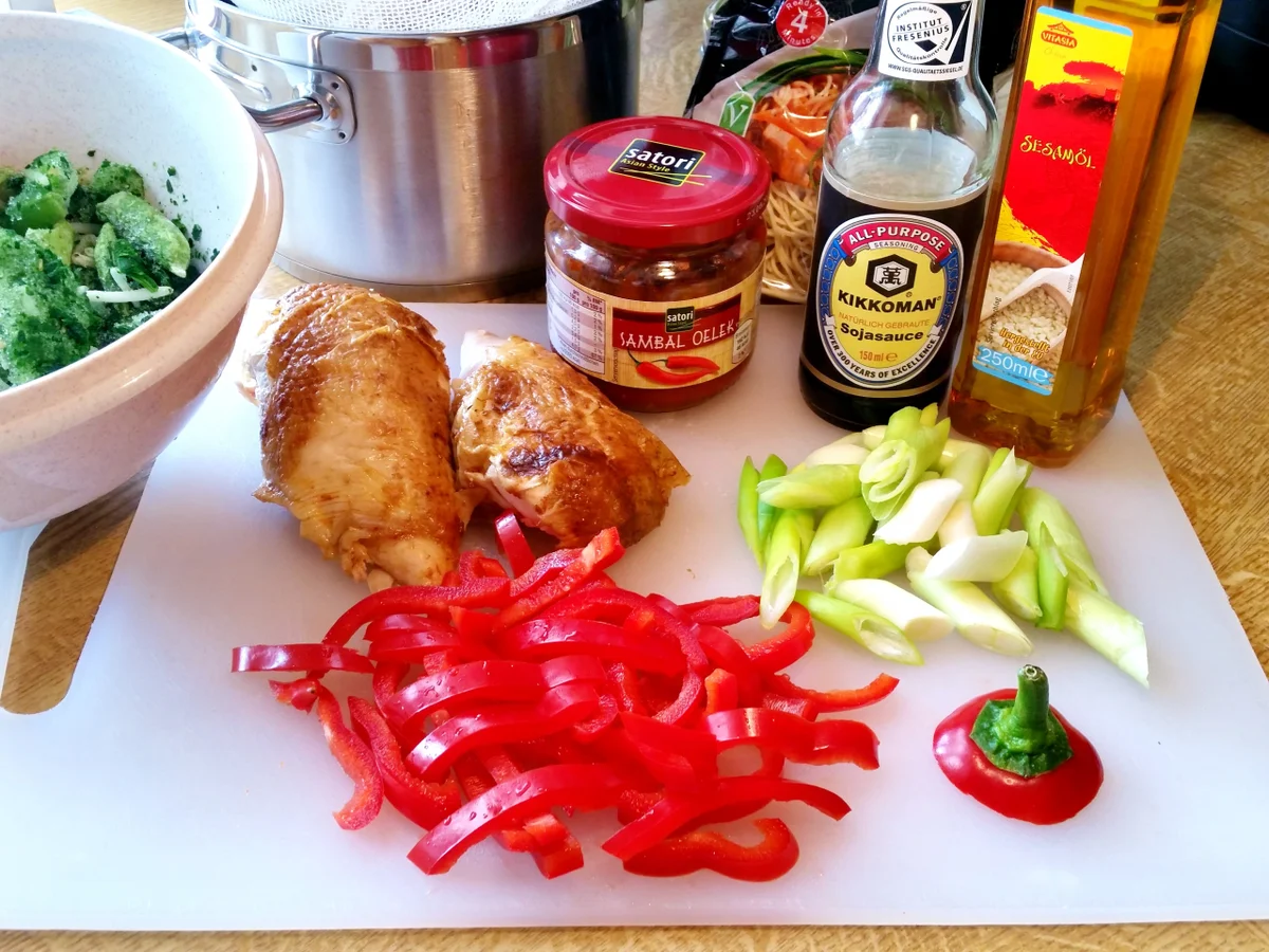 Gebratene Nudeln mit Hähnchenbrust - Rezept - Bild Nr. 3