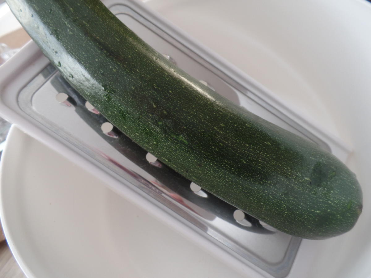 Zucchini-Käse-Waffeln mit Spiegelei und Spinat - Rezept - Bild Nr. 7828