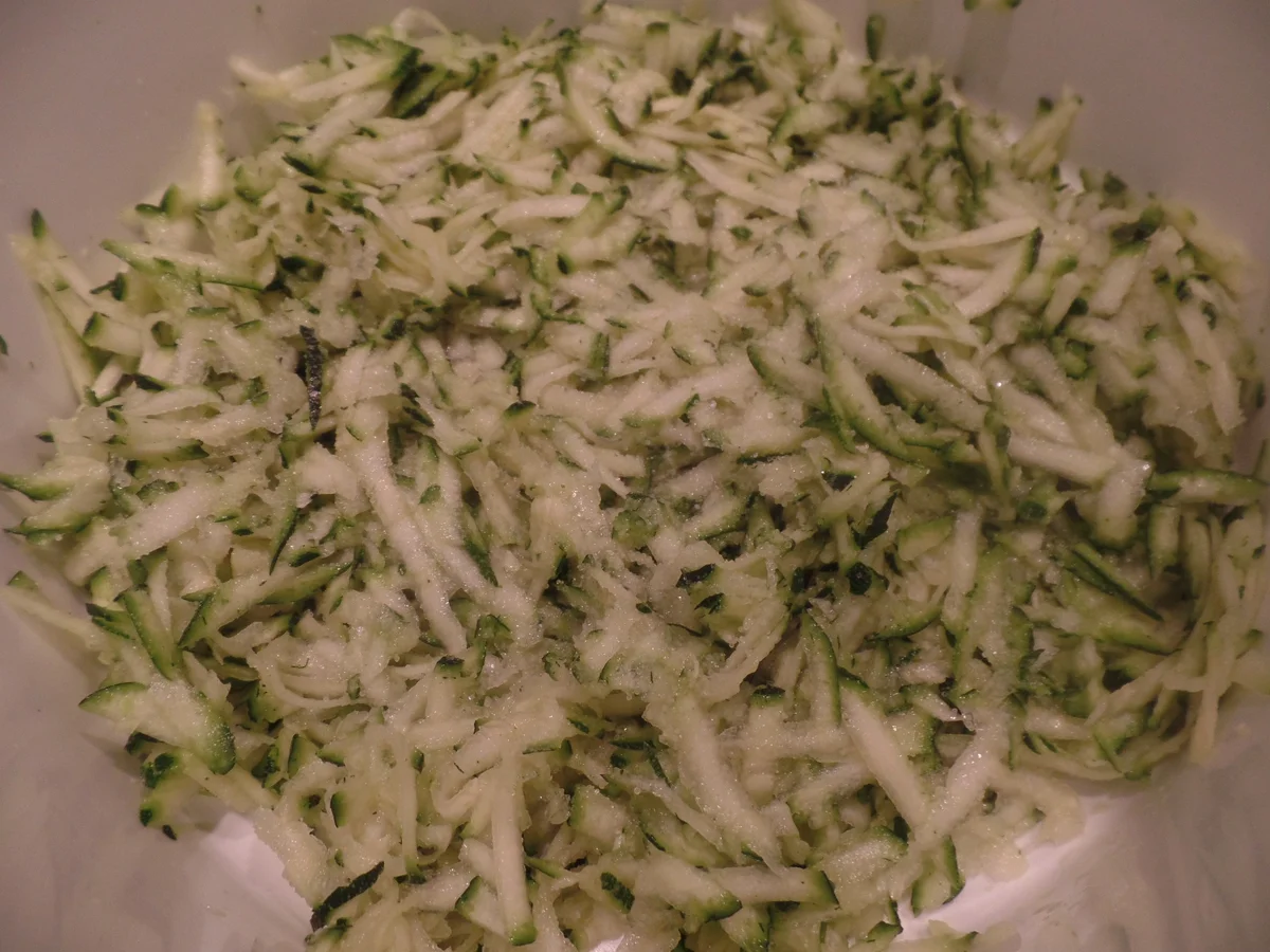 Rezept: Zucchini-Käse-Waffeln mit Spiegelei und Spinat Bild Nr. 7830 Zucchini-Käse-Waffeln mit Spiegelei und Spinat - Rezept - Bild Nr. 7830