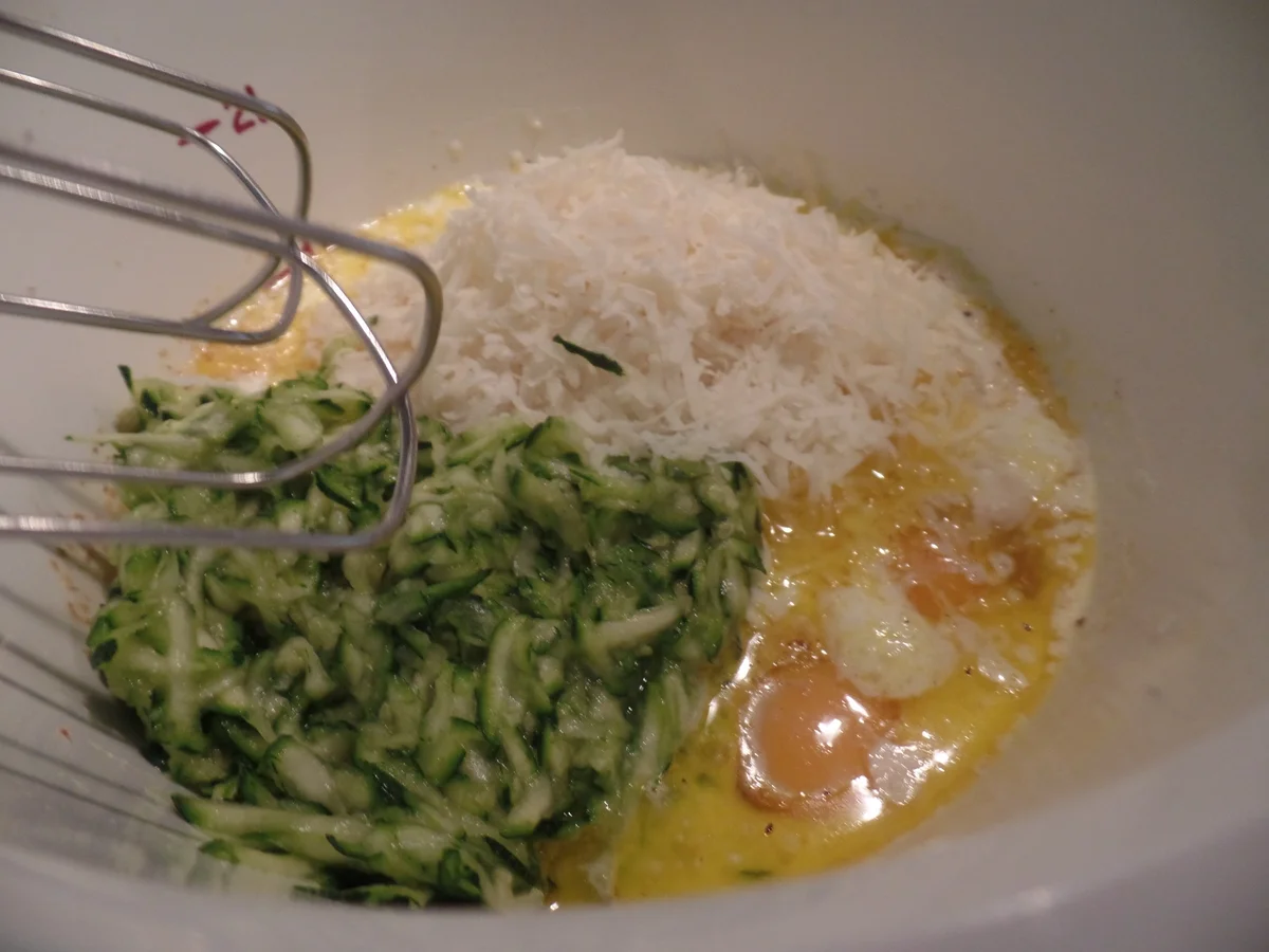 Rezept: Zucchini-Käse-Waffeln mit Spiegelei und Spinat Bild Nr. 7836 Zucchini-Käse-Waffeln mit Spiegelei und Spinat - Rezept - Bild Nr. 7836