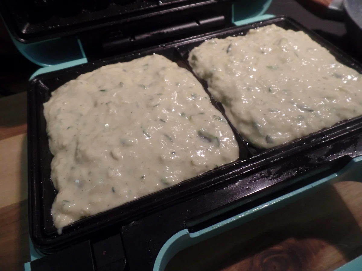 Rezept: Zucchini-Käse-Waffeln mit Spiegelei und Spinat Bild Nr. 7839 Zucchini-Käse-Waffeln mit Spiegelei und Spinat - Rezept - Bild Nr. 7839