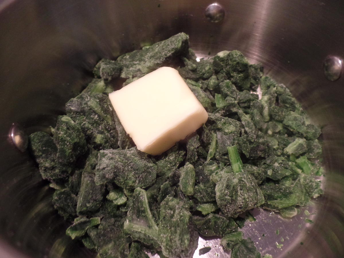 Zucchini-Käse-Waffeln mit Spiegelei und Spinat - Rezept - Bild Nr. 7841