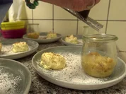 Warmer Apfelstreusel mit Topfenrahmeis - Rezept - Bild Nr. 2