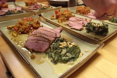 Bebek dengen Bumbu Betutu mit Kokosspinat und Nasi Goreng - Rezept - Bild Nr. 7827