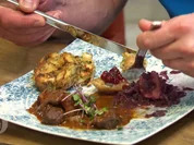 Wildschweingulasch an glasierter Nashi-Birne mit Preiselbeeren - Rezept - Bild Nr. 3