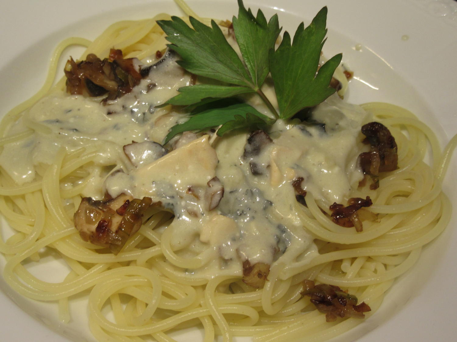 Pasta: Spaghetti mit Champignonragout und Käsesoße &amp;quot;Quadro Formaggi ...