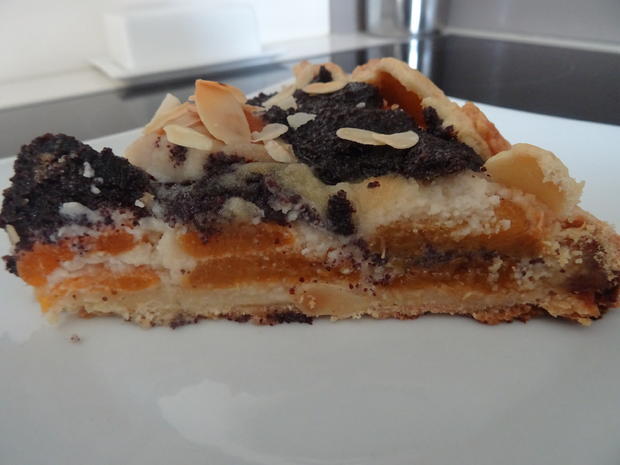 Crostata mit Aprikosen, Marzipan und Mohn - Rezept - kochbar.de