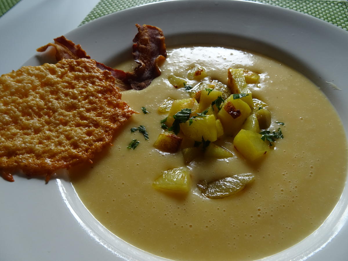 Kartoffel-Käse-Cremesuppe mit Einlage - Rezept - kochbar.de