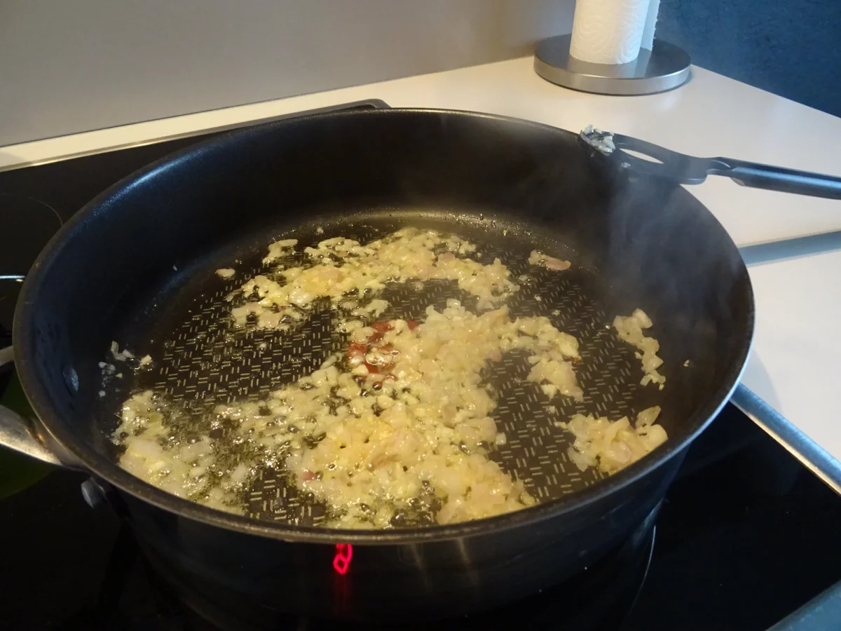 Rezept: Spinat-Risotto mit pochiertem Ei, Kartoffelschaum und Bacon-Crunch Bild Nr. 7846 Spinat-Risotto mit pochiertem Ei, Kartoffelschaum und Bacon-Crunch - Rezept - Bild Nr. 7846