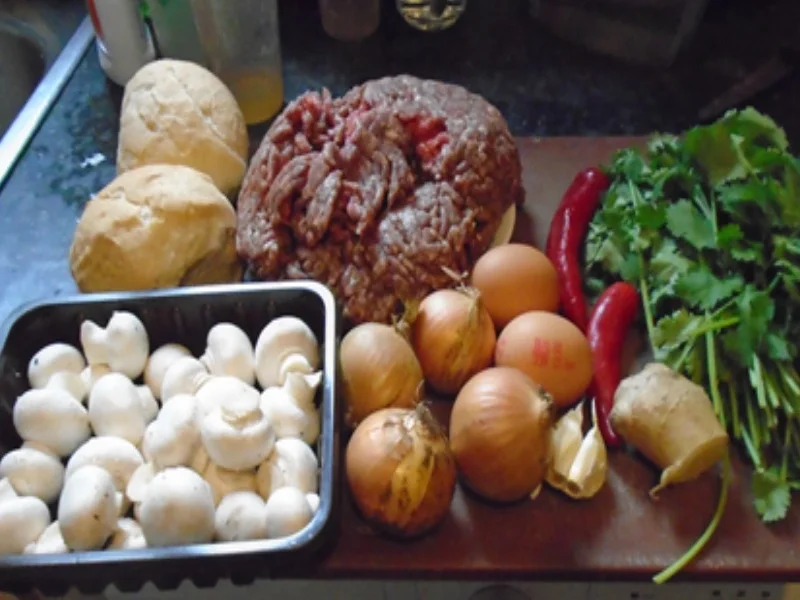 Herzhafte Rindfleischbuletten mit Champignons - Rezept - Bild Nr. 3