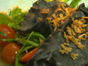 Kohletäschle mit lauwarmem Tomatensalat, Brot und Remoulade - Rezept - Bild Nr. 2