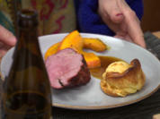 Roastbeef mit Yorkshire Pudding und Kürbisgemüse - Rezept - Bild Nr. 2