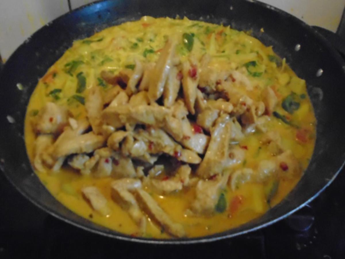 Rotes Thai Curry im Wok - Rezept - Bild Nr. 7889