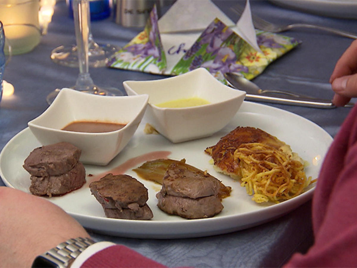 Tournedos vom Wildrücken Hirsch, Reh, Wildschwein mit Kartoffelnest und ...