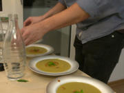 Rote-Linsen-Suppe (Mercimek) mit selbstgemachtem Fladenbrot - Rezept - Bild Nr. 2