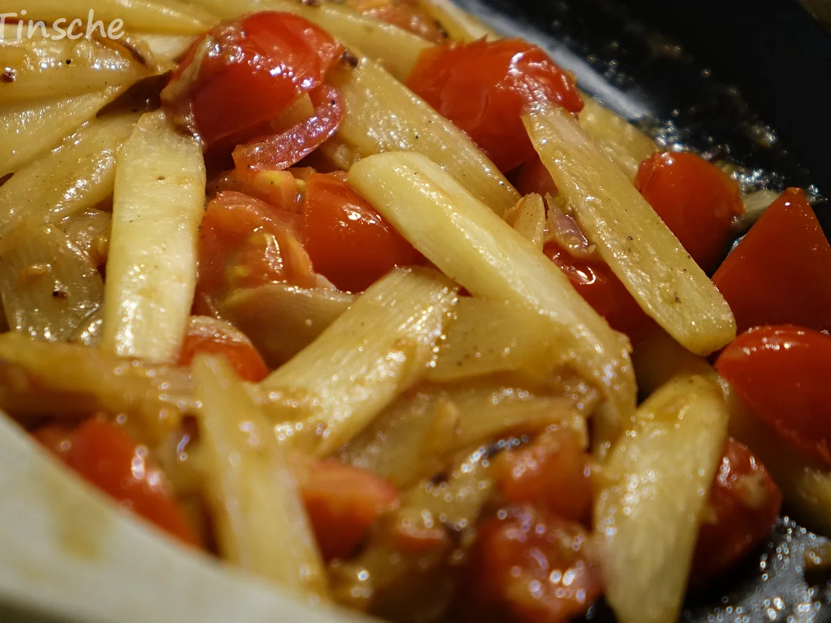 Rezept: Spargel-Tomaten-Dinkel-Tagliatelle Bild Nr. 2 Spargel-Tomaten-Dinkel-Tagliatelle - Rezept - Bild Nr. 2