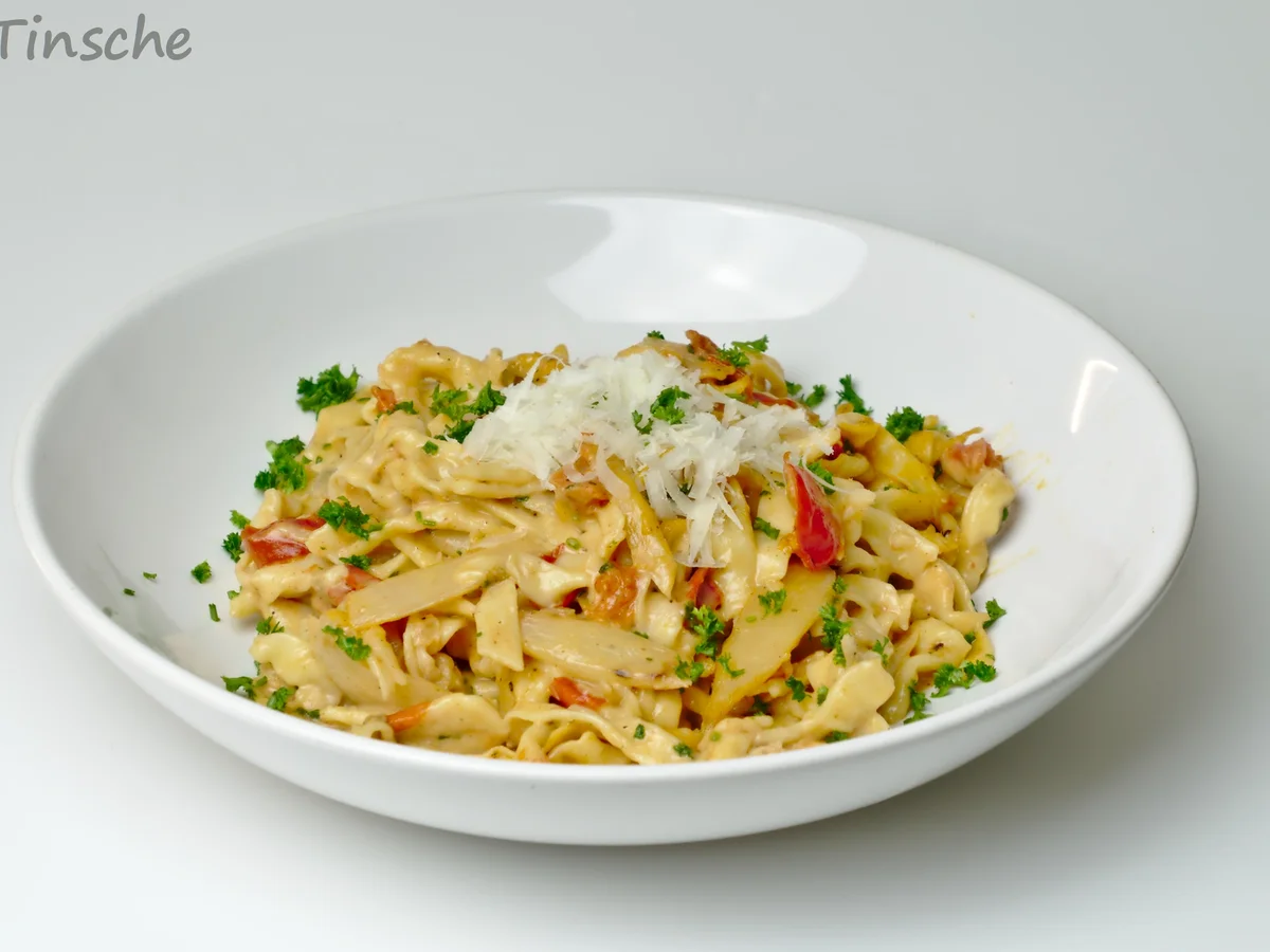 Rezept: Spargel-Tomaten-Dinkel-Tagliatelle Bild Nr. 3 Spargel-Tomaten-Dinkel-Tagliatelle - Rezept - Bild Nr. 3