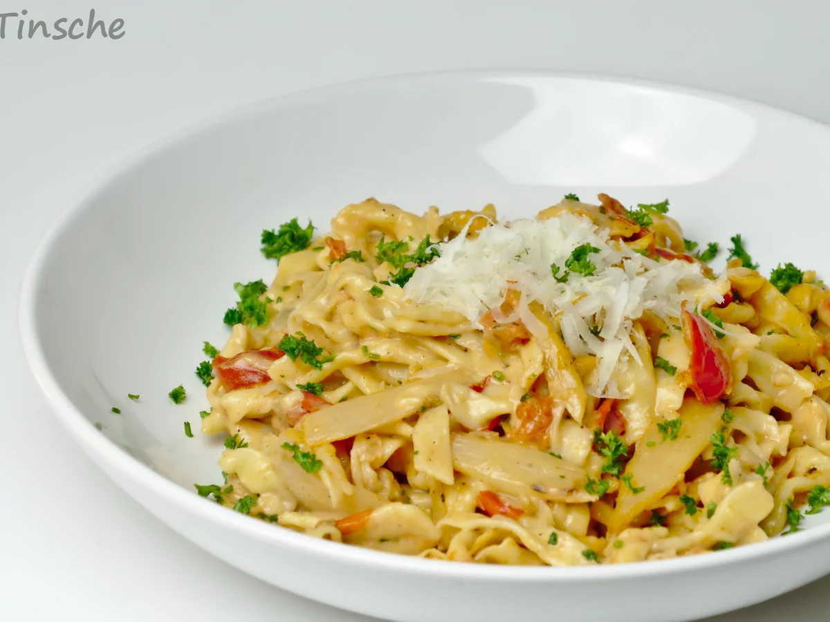 Rezept: Spargel-Tomaten-Dinkel-Tagliatelle Bild Nr. 5 Spargel-Tomaten-Dinkel-Tagliatelle - Rezept - Bild Nr. 5