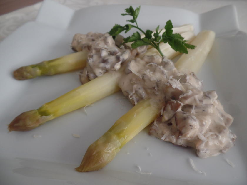 Spargel mit Pilz-Parmesan-Sauce - Rezept - kochbar.de