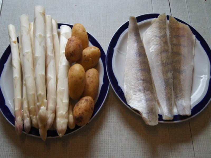 Zanderfilet mit Spargel und Frühkartoffeln - Rezept - Bild Nr. 3
