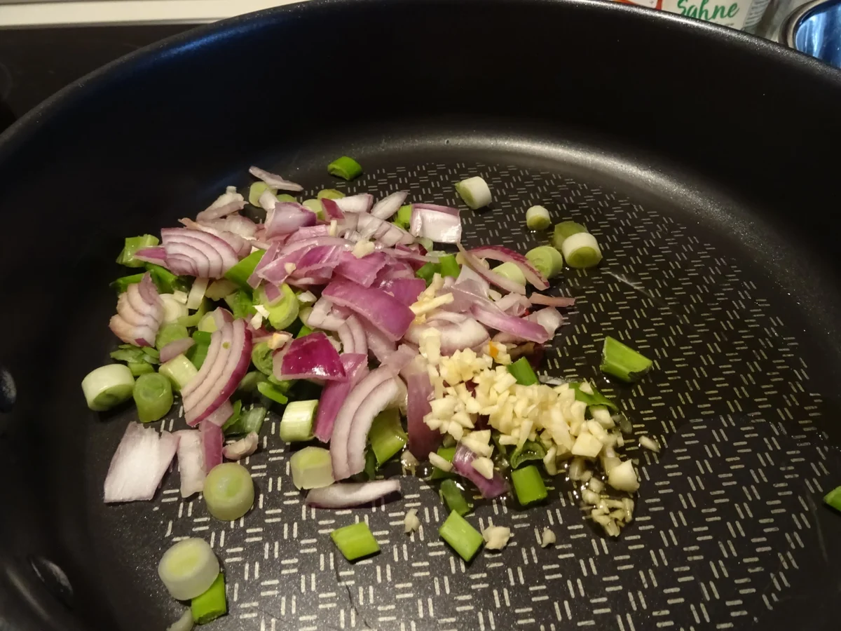 Saiblingsfilet-Röllchen im Knusperbett, im Ofen gegart - Rezept - Bild Nr. 7942