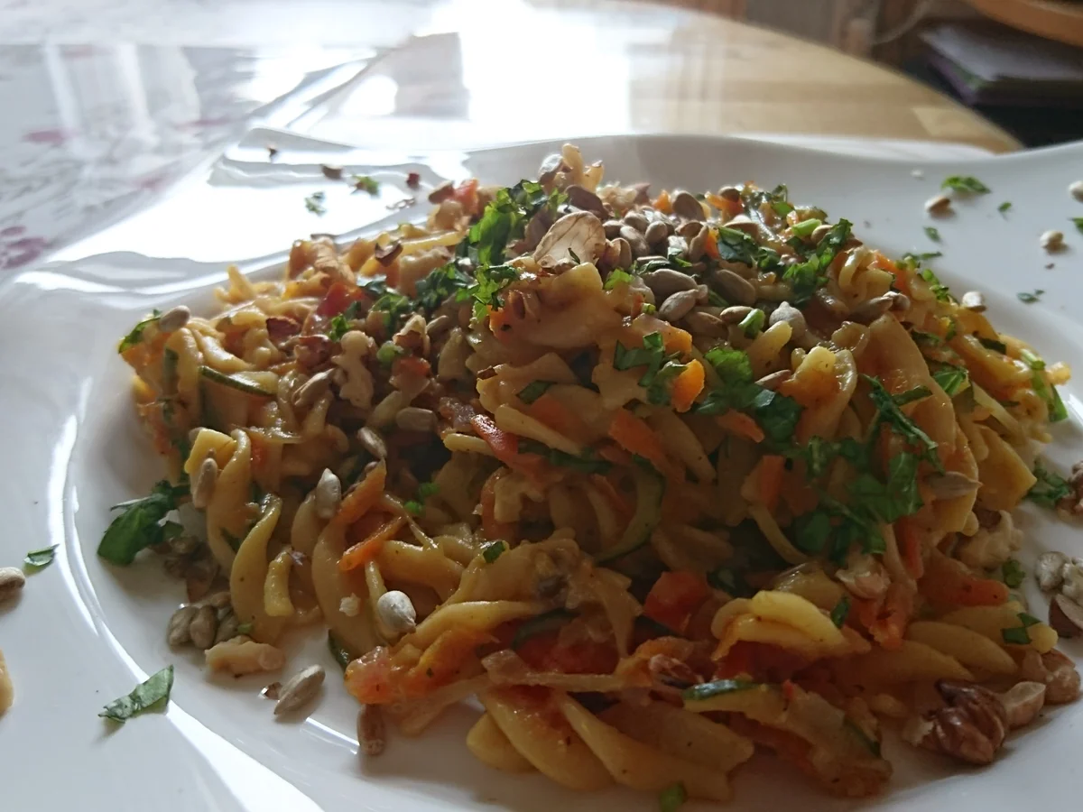 One-Pot-Pasta mit Zucchini und Karotten und Kokosmilch - Rezept - Bild Nr. 7915