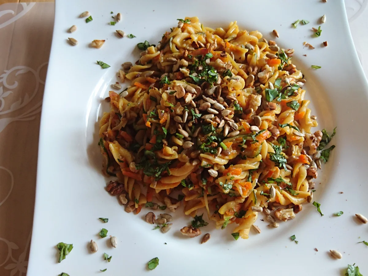 One-Pot-Pasta mit Zucchini und Karotten und Kokosmilch - Rezept - Bild Nr. 7916