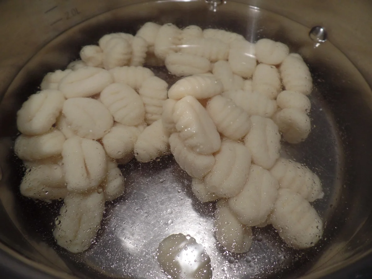 Gnocchi mit Spargel und Bärlauch -Pesto - Rezept - Bild Nr. 7923