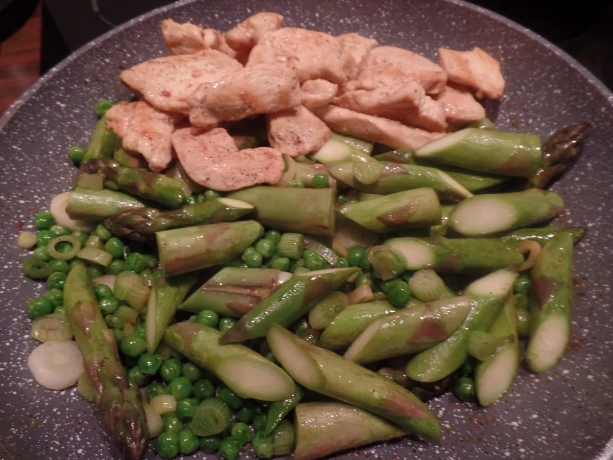 Gnocchi mit Spargel und Bärlauch -Pesto - Rezept - Bild Nr. 7926