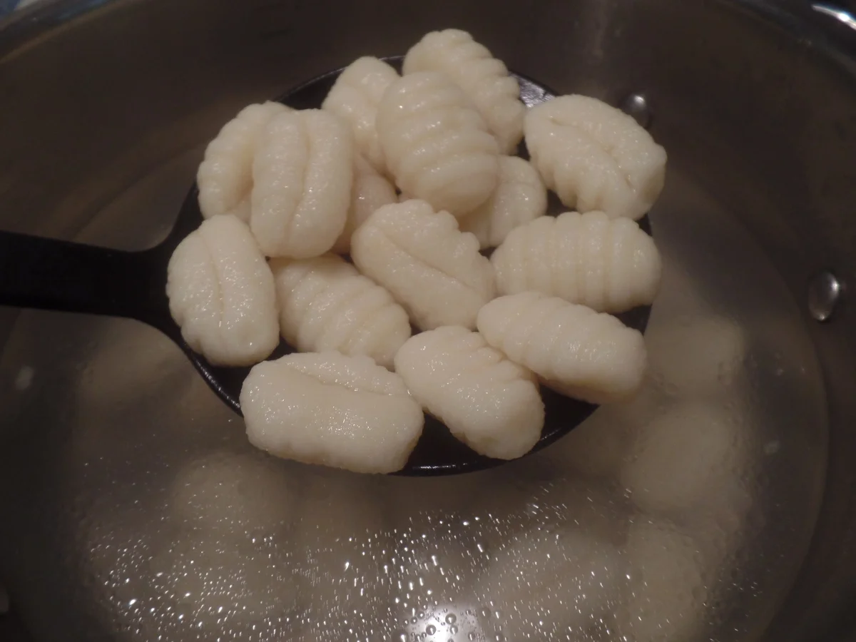 Gnocchi mit Spargel und Bärlauch -Pesto - Rezept - Bild Nr. 7928