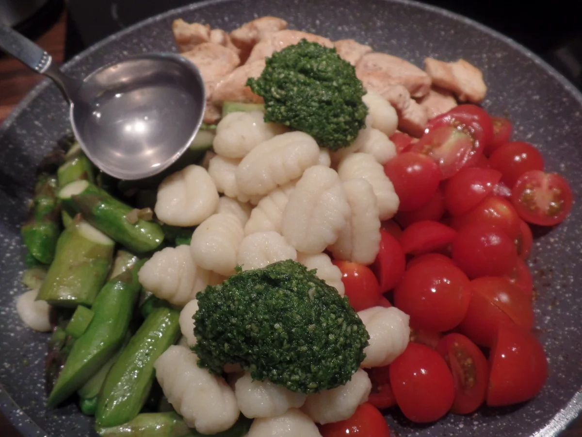 Gnocchi mit Spargel und Bärlauch -Pesto - Rezept - Bild Nr. 7929