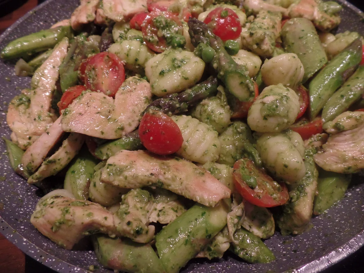 Gnocchi mit Spargel und Bärlauch -Pesto - Rezept - Bild Nr. 7930