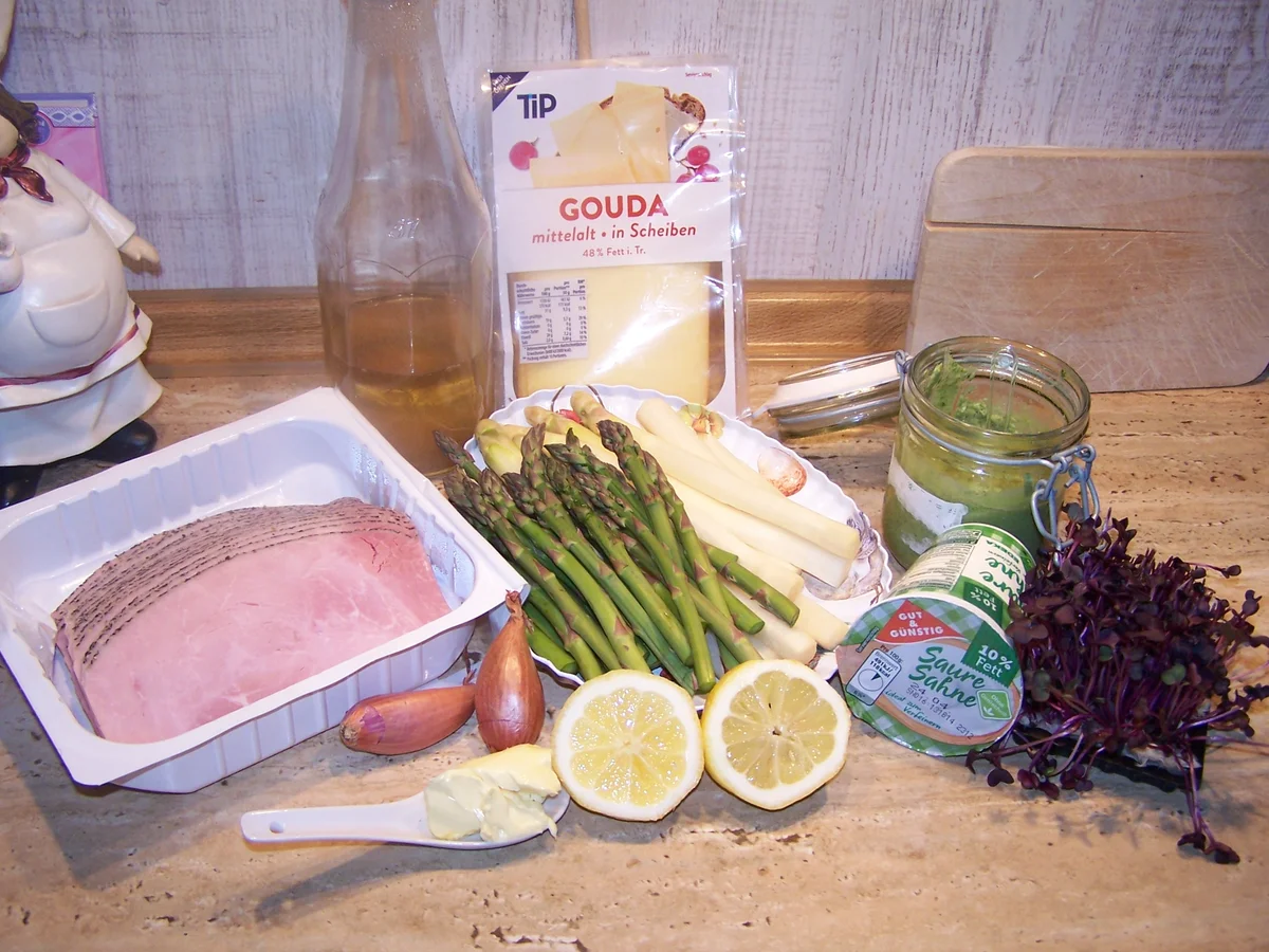 Rezept: Spargel weiß-grün, mit einem zarten Schinken u. Sößchen Bild Nr. 7933 Spargel weiß-grün, mit einem zarten Schinken u. Sößchen - Rezept - Bild Nr. 7933