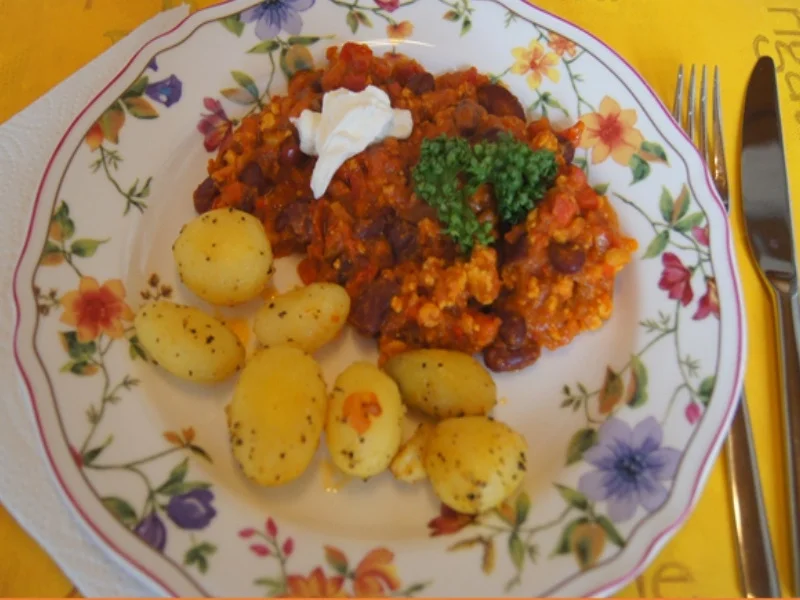 Chili con Carne mit Hähnchenbrustfilet und Gourmet Kartoffeln - Rezept - Bild Nr. 7949