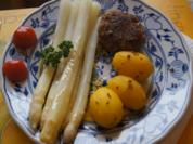 Spargel mit Rindfleischbulette und Frühkartoffeln - Rezept - Bild Nr. 2