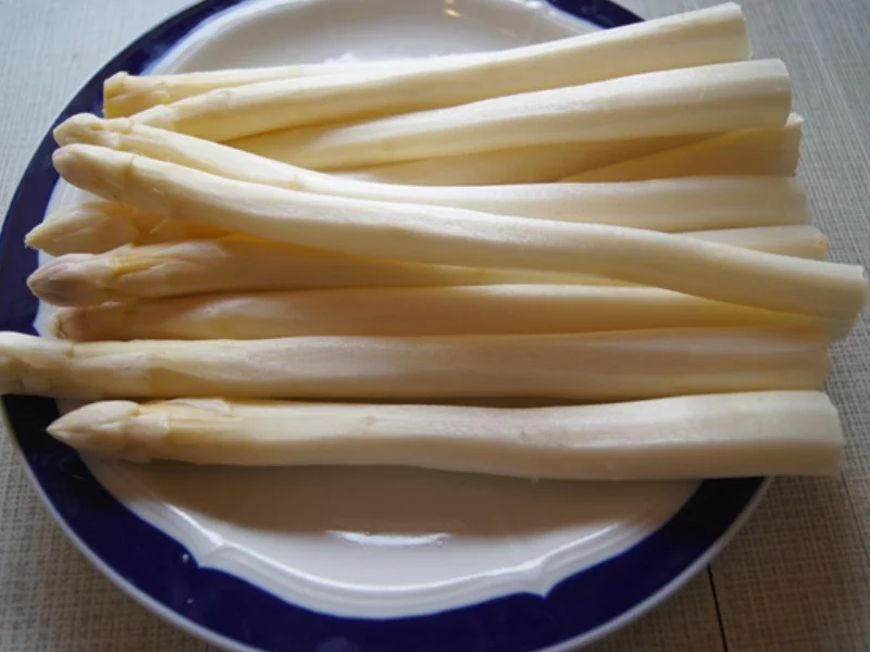 Spargel mit Rindfleischbulette und Frühkartoffeln - Rezept - Bild Nr. 6
