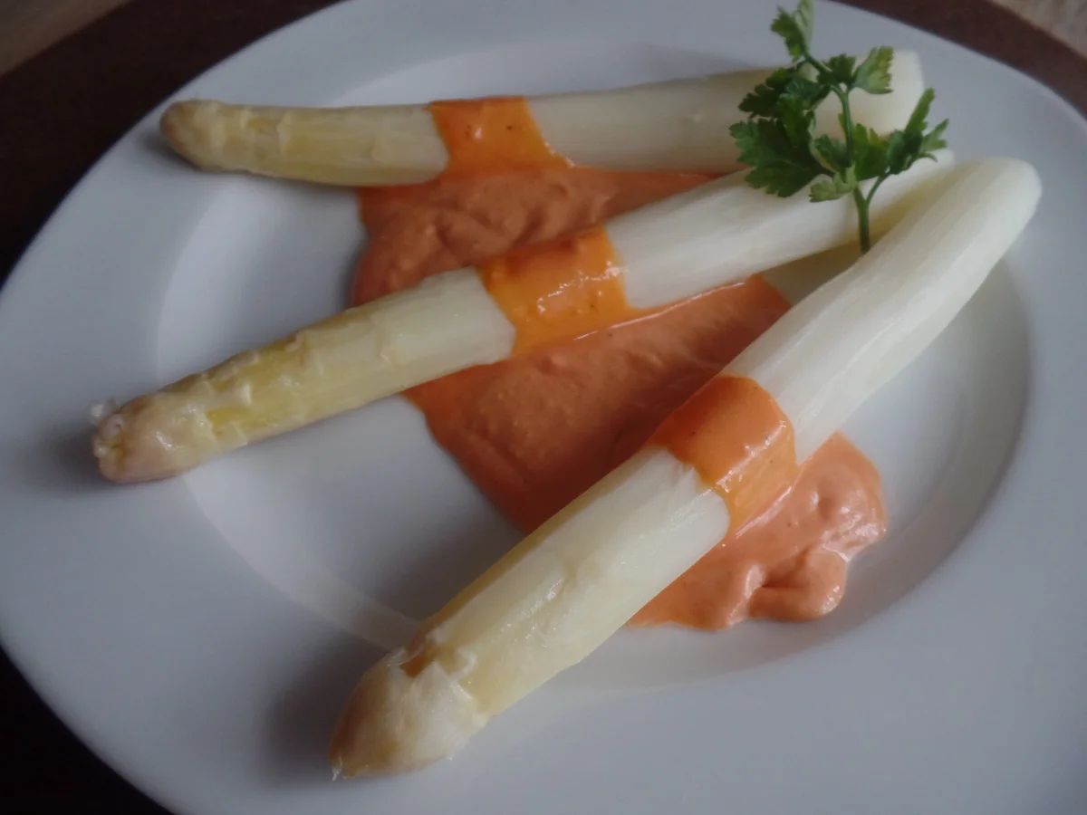 Spargel mit Tomaten-Blitz-Hollandaise - Rezept - Bild Nr. 7943