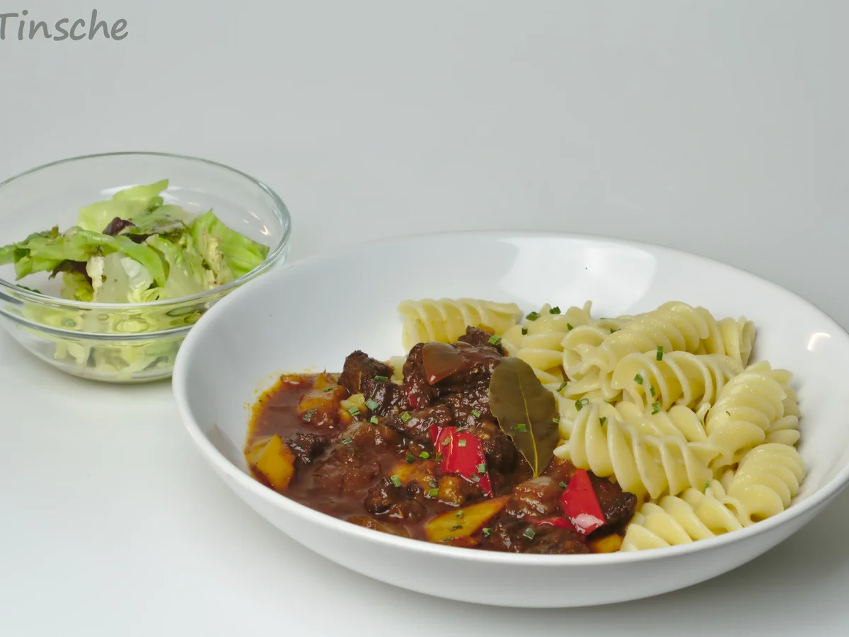 Paprika-Rinder-Gulasch - Rezept - Bild Nr. 7952