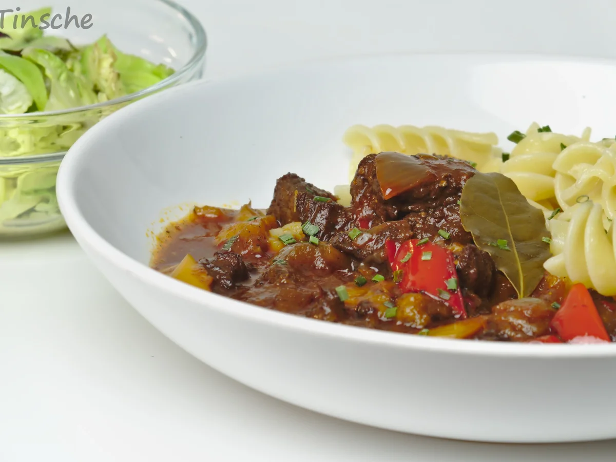 Paprika-Rinder-Gulasch - Rezept - Bild Nr. 7954