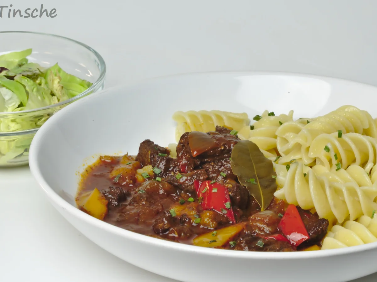 Paprika-Rinder-Gulasch - Rezept - Bild Nr. 7955