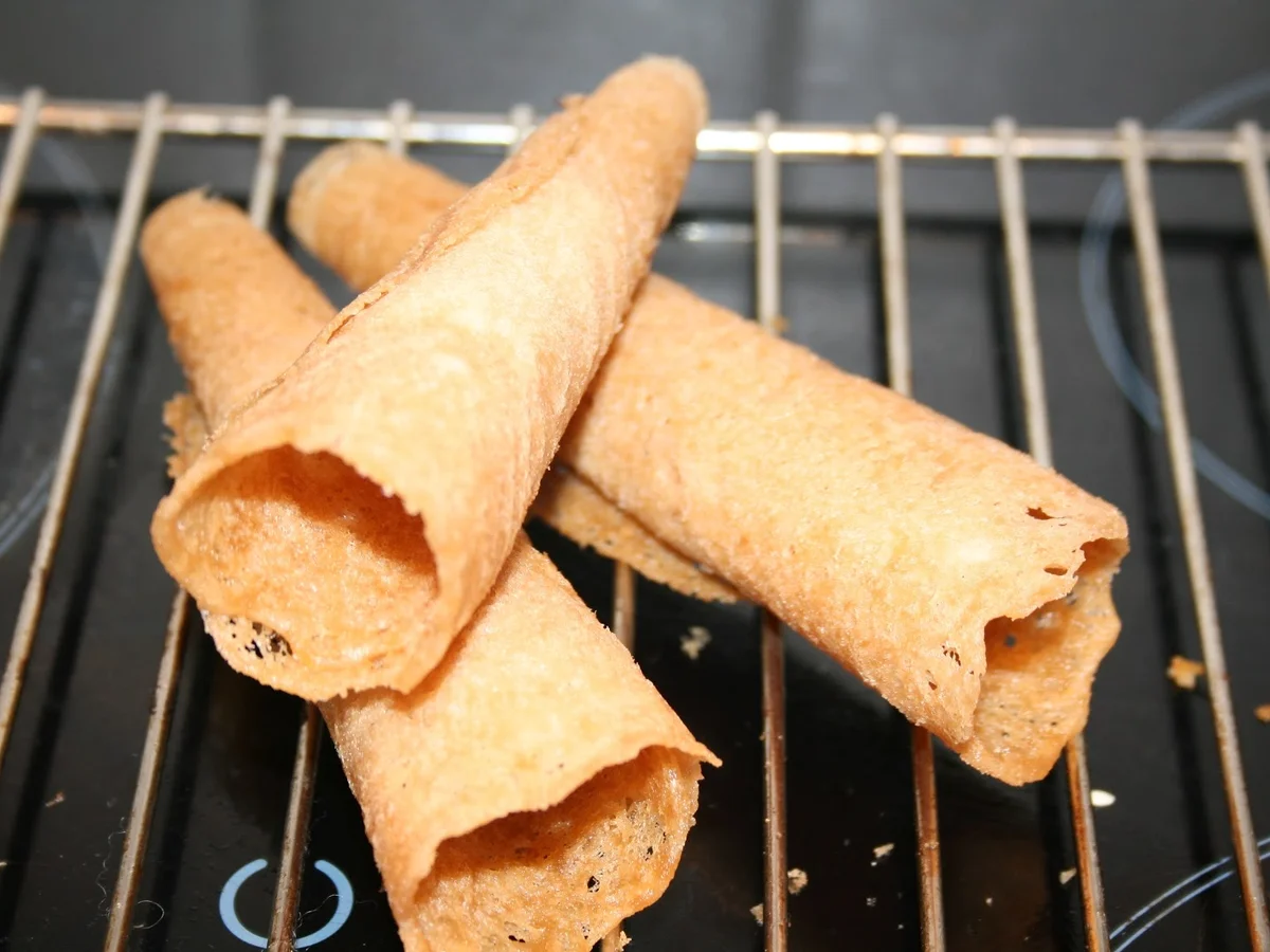 BiNe` S GEFÜLLTE ROLLE MIT CREME & BEEREN - Rezept - Bild Nr. 7951